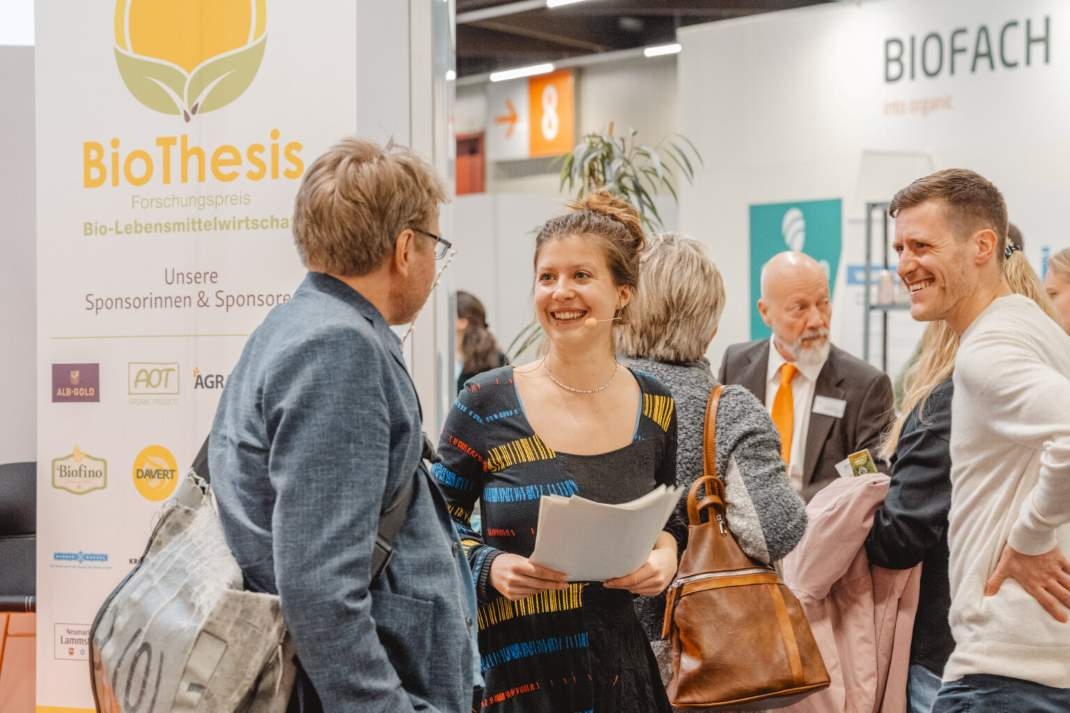 Menschen im Gespräch an der Biofach
